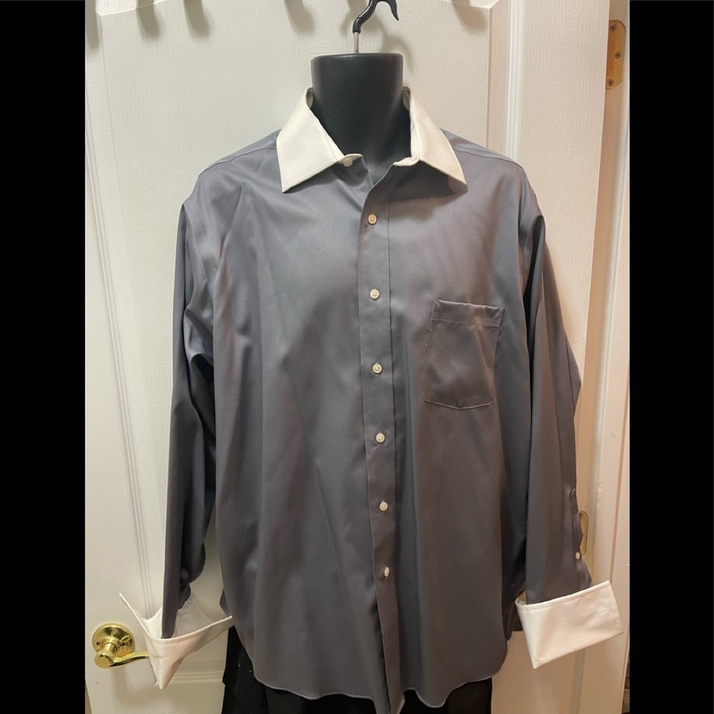 Donald Trump  Signature collection wrinkle free gray and white shirt